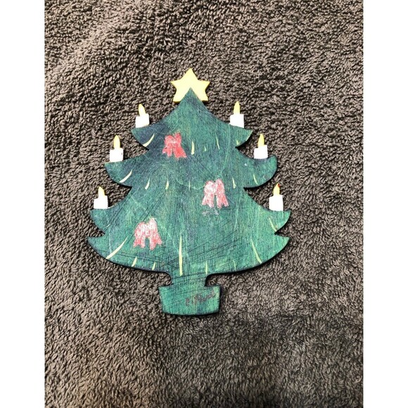 Rustic Sleigh full of Christmas ornaments - Picture 5 of 10